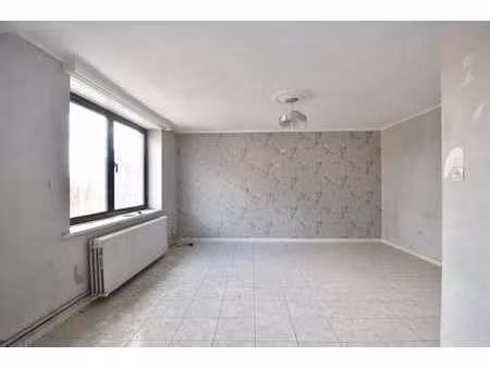 grondig op te frissen duplexappartement met 3 slaapkamers...