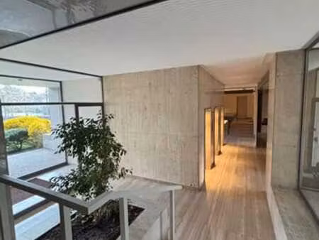 bureau lumineux 107 m² avec vue verdoyante – boitsfort