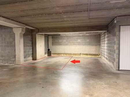 emplacement de parking intérieur dans le centre de huy !