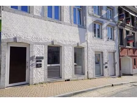 belle surface commerciale de 80 m² avec vitrine