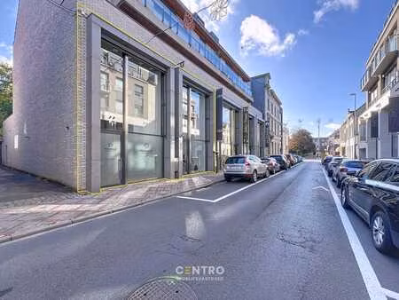 moderne lichtrijke handelsruimte te huur in de stijlvolle...