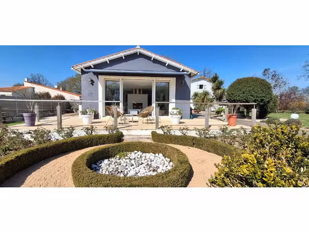 vente maison au girouard (85150) : à vendre / 250m² le girouard