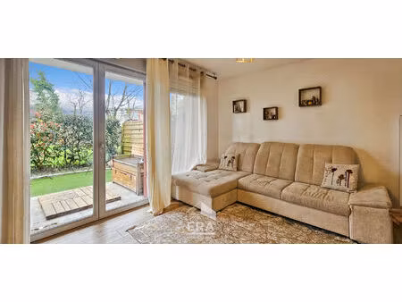 appartement t3 rénové de 56 m² avec jardin 40m² sans vis-à-vis + 1 place de parking - rési