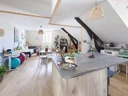 t4 jurançon - rénové -parking - cave - jardin - commodités