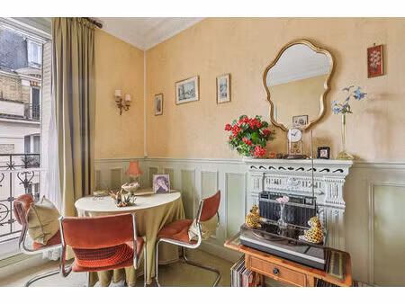 appartement deux pièces et cave.