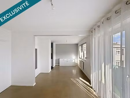 appartement à deux minutes à pied de la gare avec balcon  cave et garage.