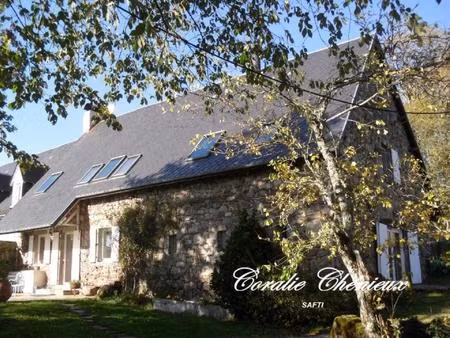 très belle maison en pierre entièrement rénovée