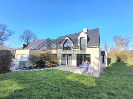 maison 135 m2 - 5 chambres -double garage - jardin clos.