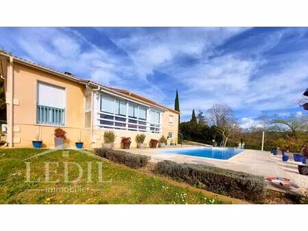 villa avec piscine et studio indépendant