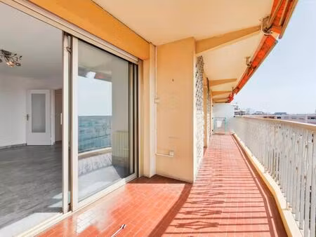 cagnes sur mer / centre - 2 pièces avec balcon et garage- 1 220€/mois cc