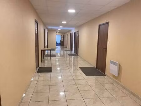 location bureaux et commerces à vitré (35500) : à louer / 36m² vitré
