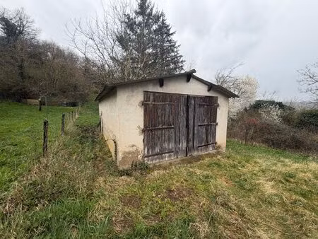 grand garage avec terrain – espace  sécurité et potentiel !