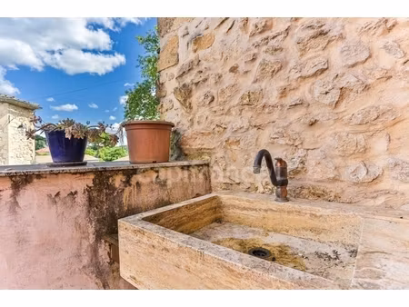 maison de village avec atelier et terrasse au cœur de collias