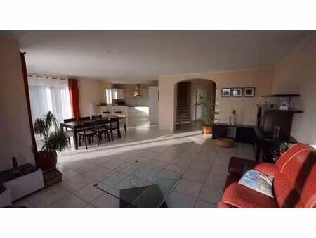 location maison 5 pièces 168 m² à péron (01630)