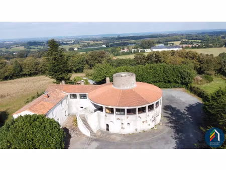 propriété sur les hauteurs de pouzauges