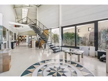 a louer - bâtiment indépendant à choisy le roi à proximité de l'a86 avec parking et stocka