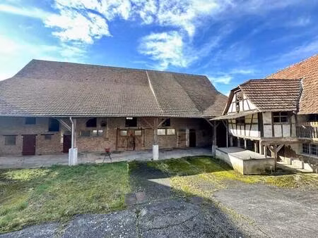 immense grange dans un état exceptionnel et maison colombages 1731