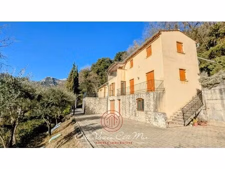 à tourrettes-sur-loup maison composée de 3 appartements + studio  piscine et vaste...