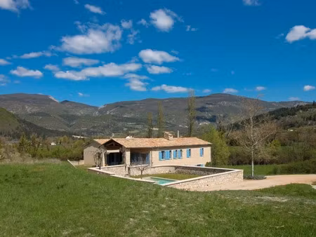 bâtisse d'exception à montbrun les bains