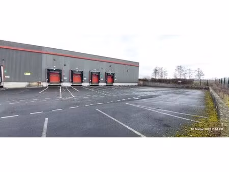 à louer fonds de commerce 1 250 m² – 7 200 € |cambrai