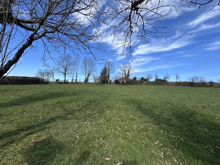 à ladignac-sur-rondelles  terrain autorisant la construction