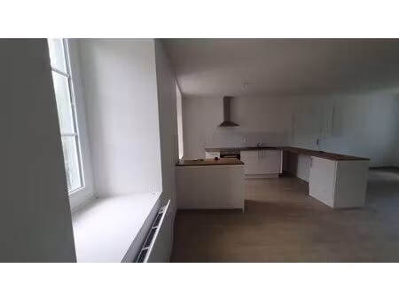 location appartement 3 pièces 79 m² à tarascon-sur-ariège (09400)