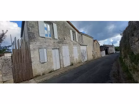 vente maison 5 pièces 140 m² à neuvicq-le-château (17490)  135 000 €