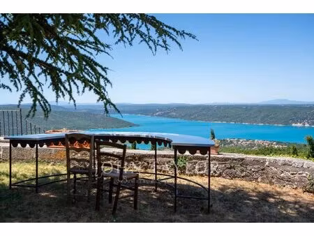 château d’exception surplombant le lac de sainte-croix