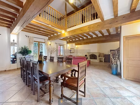 corps de ferme rénové d'environ 310 m² avec dépendance d'environ 80 m²