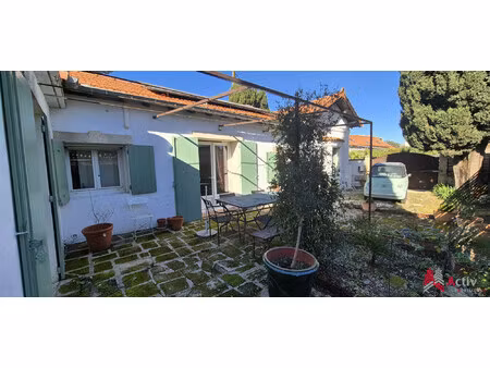 maison plain-pied avec cour à arles