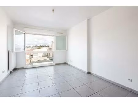 appartement 2 pièces de 48 m² situé à marseille