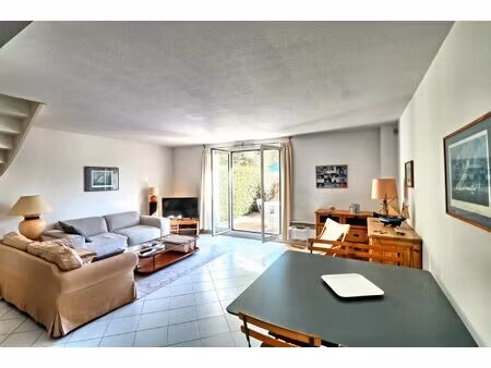 borély / bd leau. – maison t6 de 120 m² habitables avec combles aménagés et garage fermé.