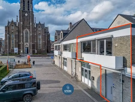 instapklaar 3-slpk appartement midden in het centrum van lanaken !