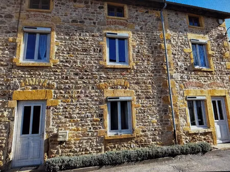 location appartement 4 pièces 86 m² à saint-germain-nuelles (69210)