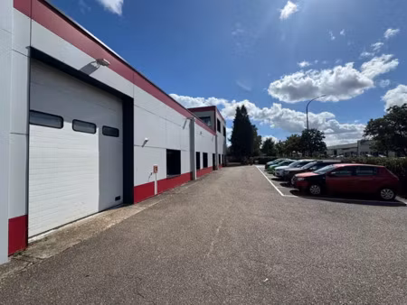 local d'activité a louer