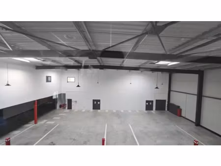 local d'activite - 1395 m2 - signes