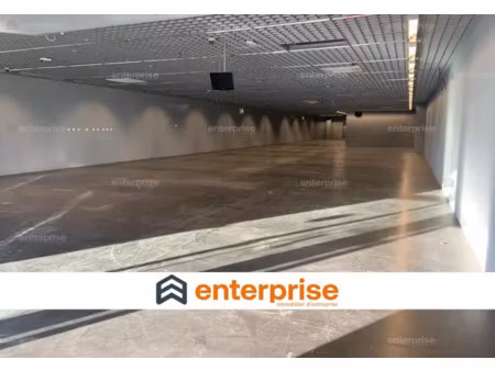 local commercial au coeur de la zone d'activité d'abbeville