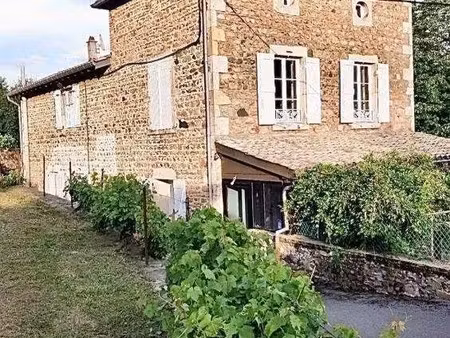 maison de luxe à vendre à beaujeu : 670 000 €