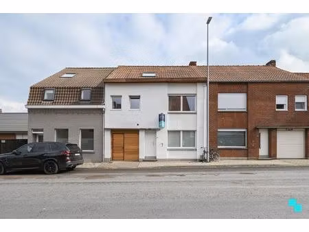 instapklare ééngezinswoning met vier slaapkamers te sint-eloois-winkel