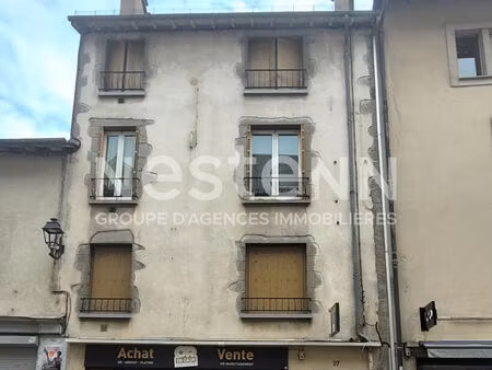 aurillac  rue des carmes  à vendre immeuble de 6 appartements et un local commercial.