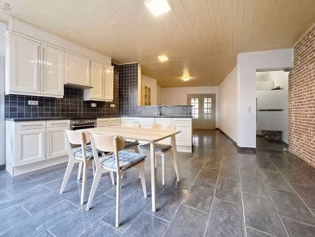 ruime woning met 4 slks  tuin epc c