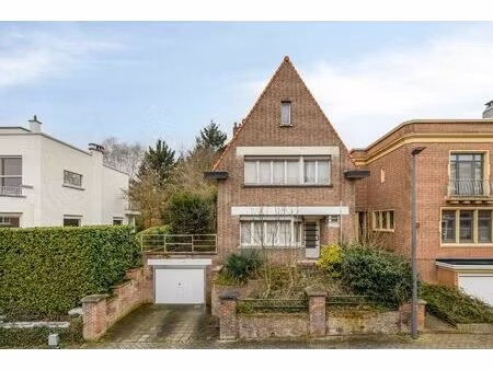 te renoveren charmante woning met 3 (mogelijk 4) slaapkamers