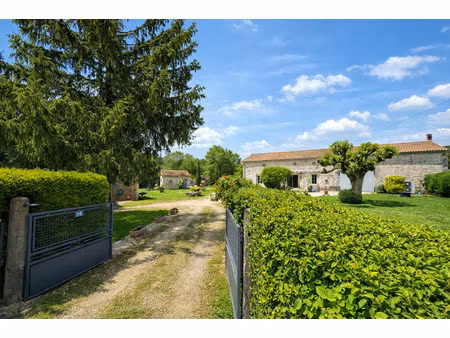 vente maison style longère 4 chambres  grenier aménageable  dépendances  grand terrain clo