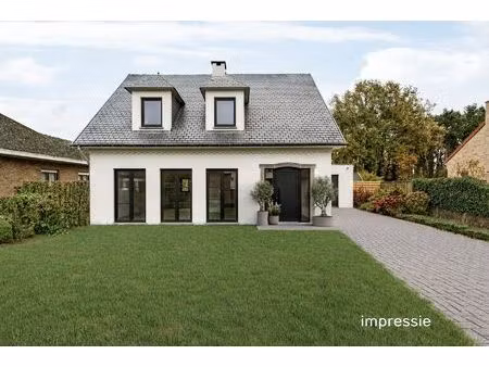 ruime gezinswoning met tuin en garage op 856 m2