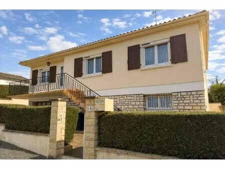 pavillon sur sous sol au centre ville de ruffec