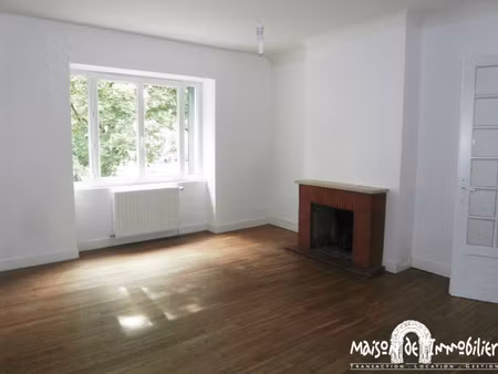 a louer à jarnac - maison de ville - 2 chambres - 83m2 - gar