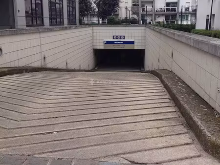 location parking 12 m2 à asnières-sur-seine