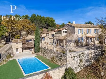 bastide en pierres à proximité de gordes - avec gîte indépendant - piscine