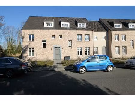 duplex-appartement van 102 2 m² met 2 terrassen en een autostaanplaats.