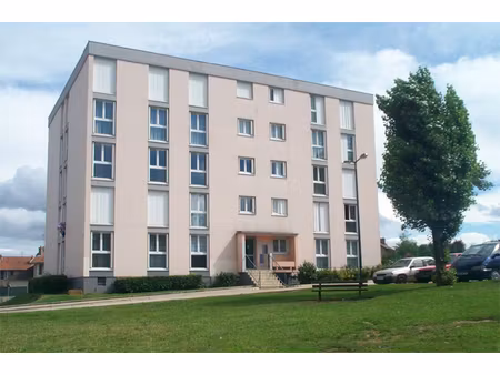 à louer - appartement t3 à is-sur-tille